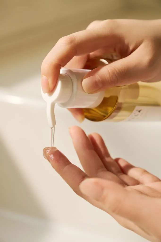 220307_Light Cleansing Oil_0222.webp